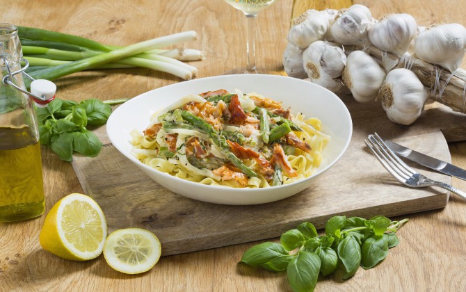 Recept Tagliatelle met zalm en groene asperges Grand'Italia